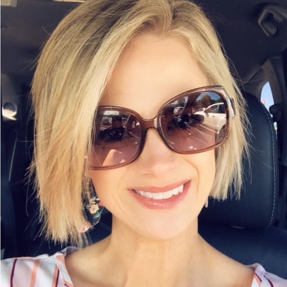 Meet your Posher, Betsy - Picture 6 of 7